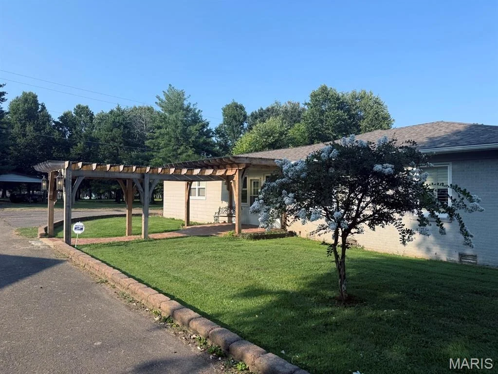 Photo of 908 W Bain Street