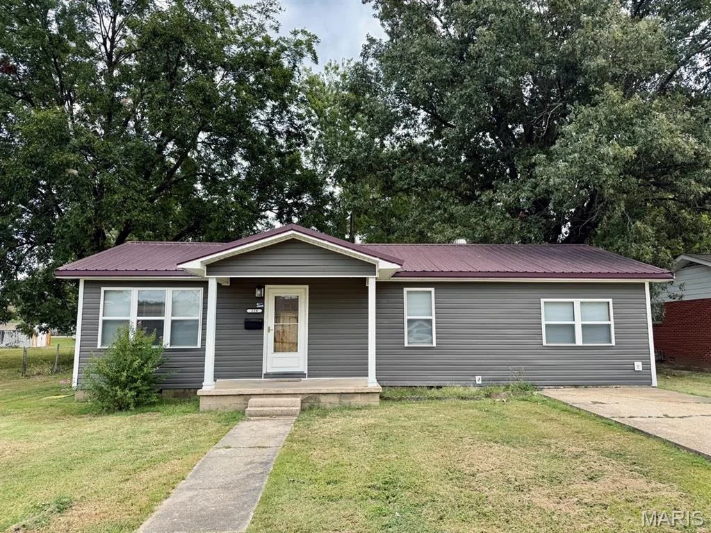 Photo of 328 W Oak Street