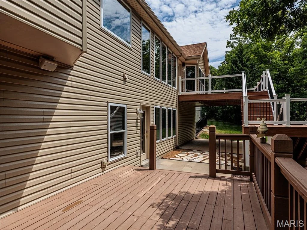 Photo of 10 MERAMEC BLUFFS Court