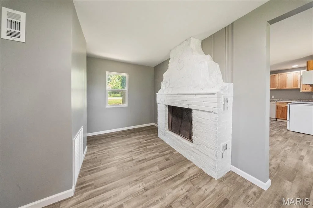 Photo of 1303 E Grand Avenue