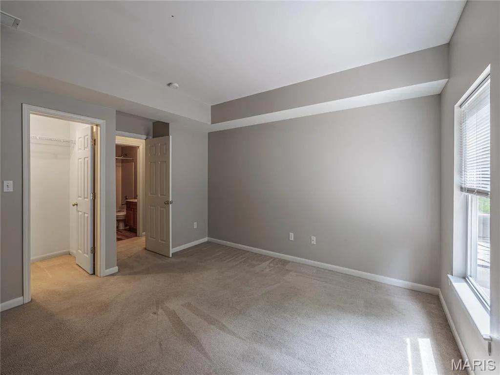 Photo of 10 MERAMEC BLUFFS Court