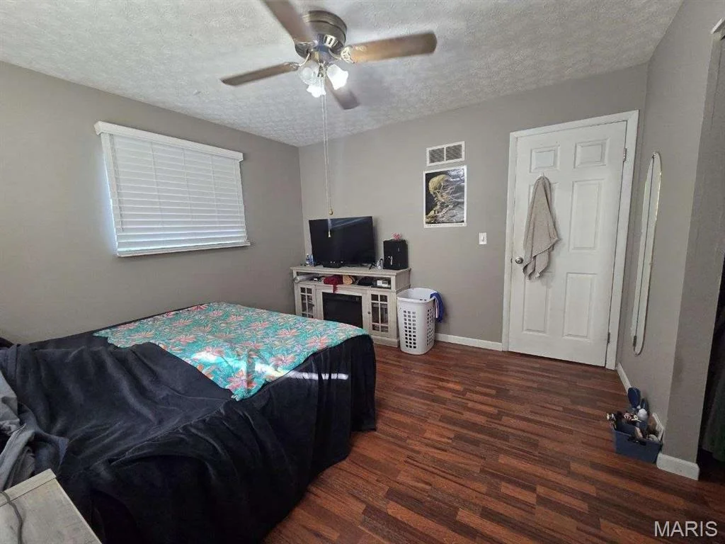 Photo of 25881 Sutherland Lane