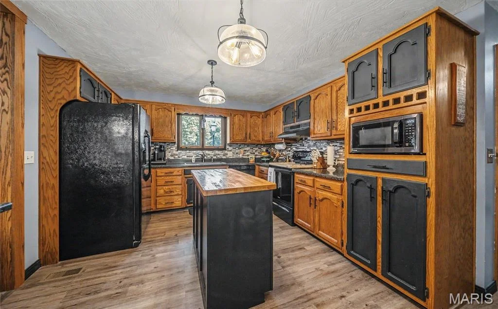Photo of 13915 Maple Lane