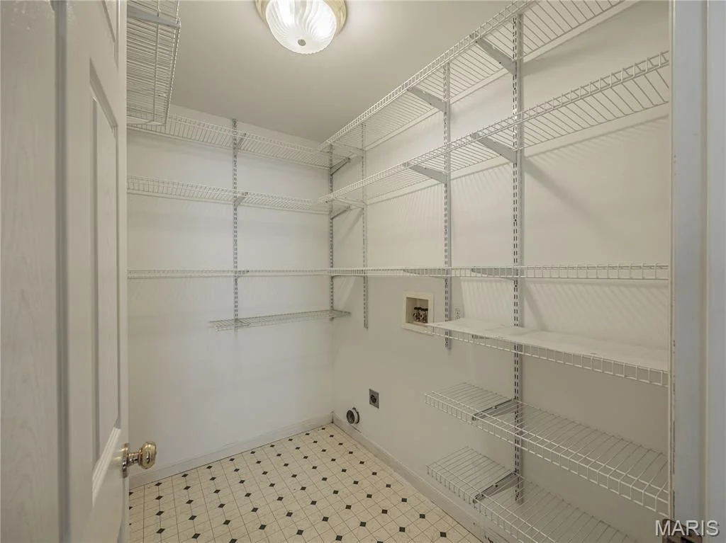 Photo of 10 MERAMEC BLUFFS Court