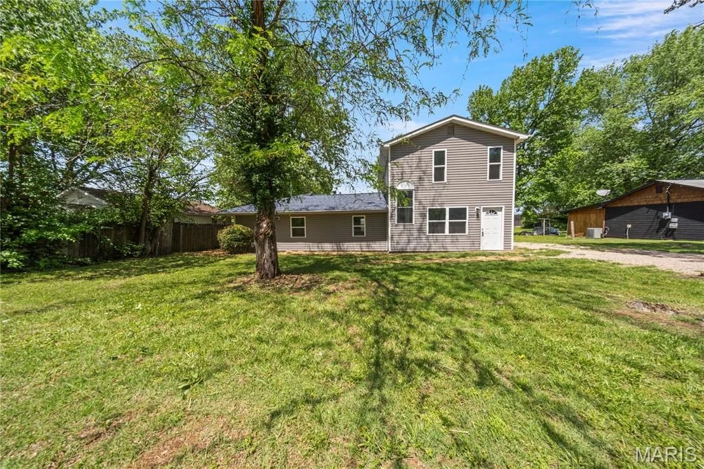Photo of 1303 E Grand Avenue
