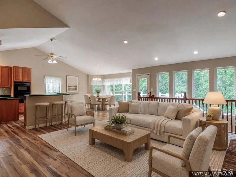 Photo of 10 MERAMEC BLUFFS Court