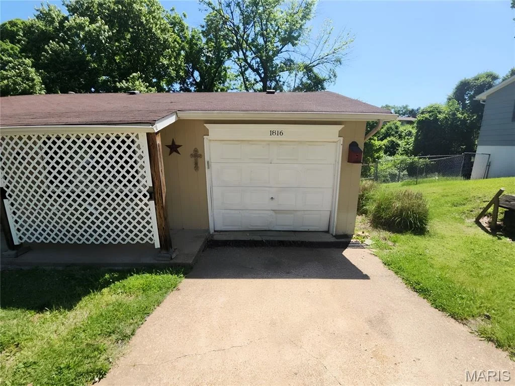 Photo of 1816 West Drive