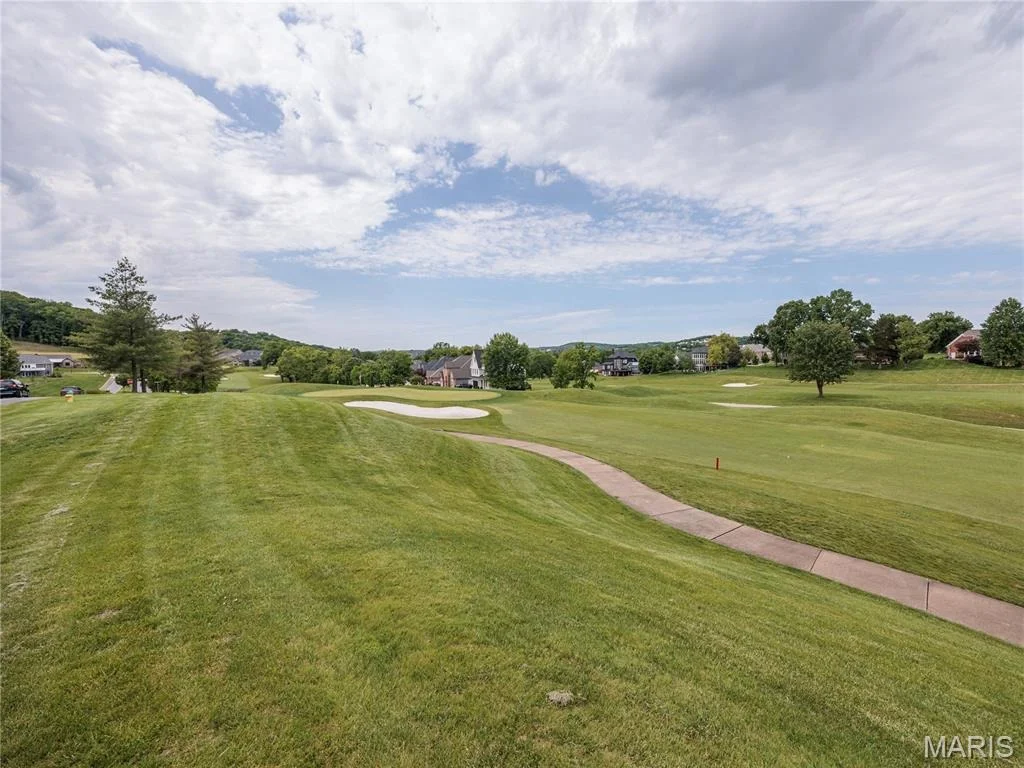 Photo of 10 MERAMEC BLUFFS Court