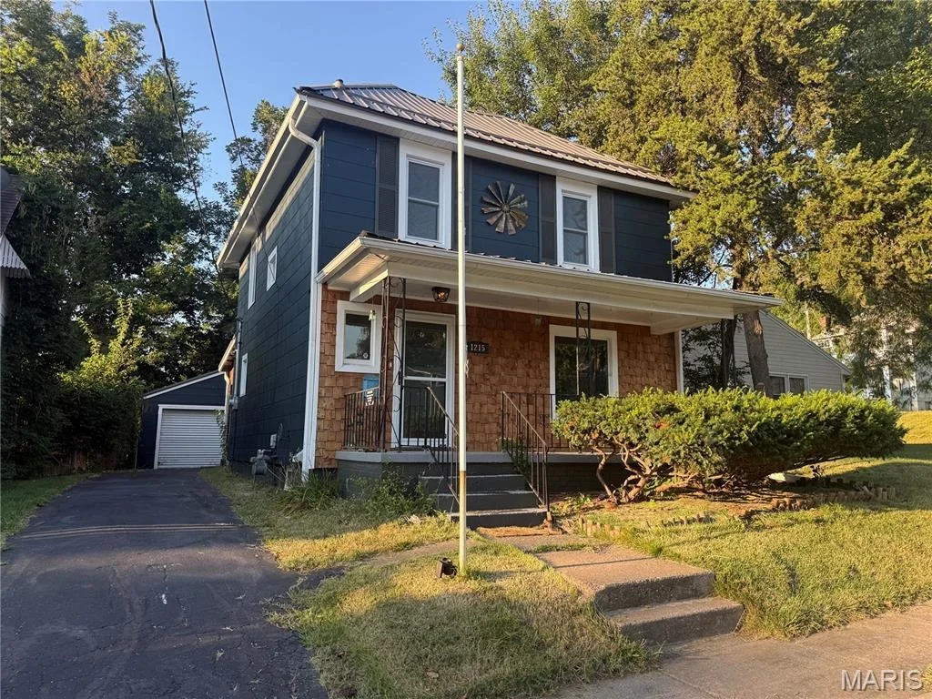 Photo of 1215 Paris Avenue