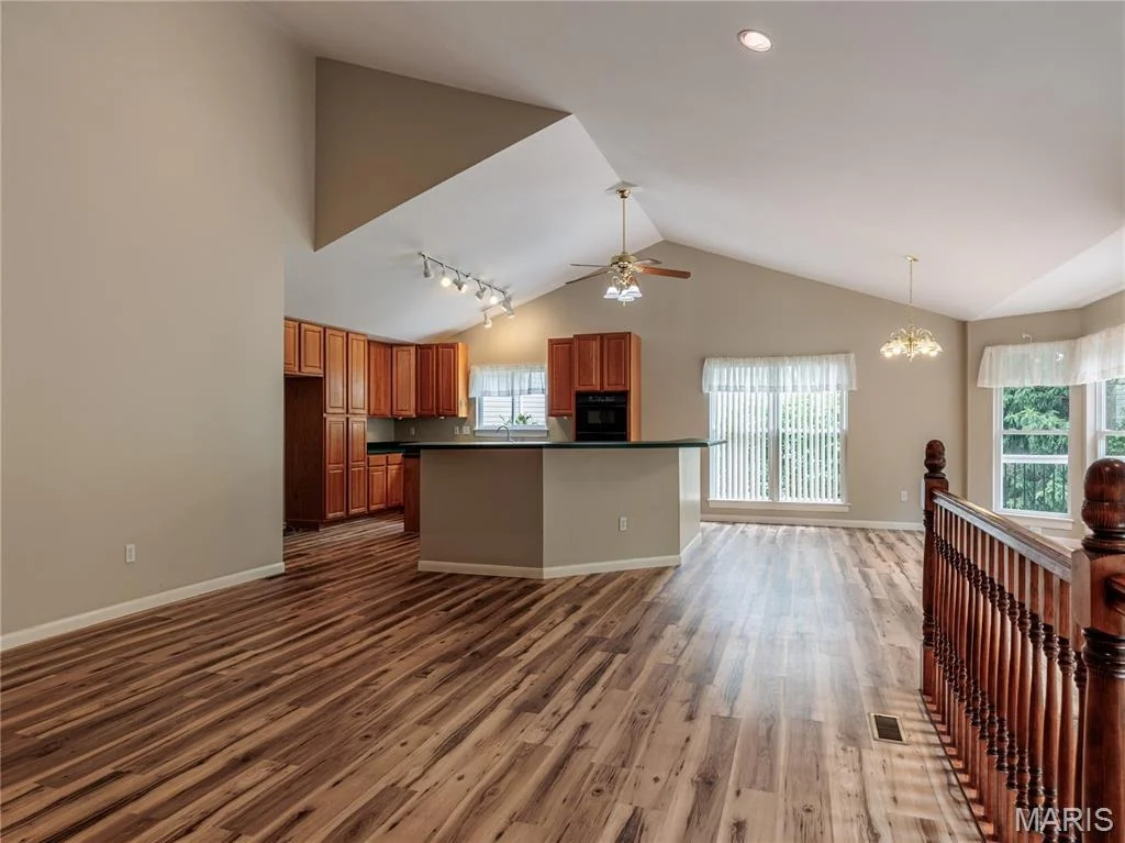 Photo of 10 MERAMEC BLUFFS Court