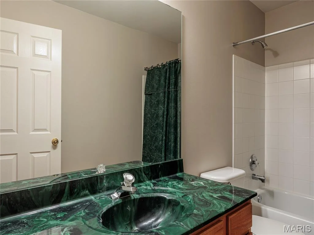 Photo of 10 MERAMEC BLUFFS Court