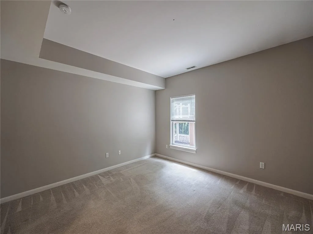 Photo of 10 MERAMEC BLUFFS Court