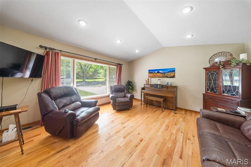 Photo of 905 Cypress Drive