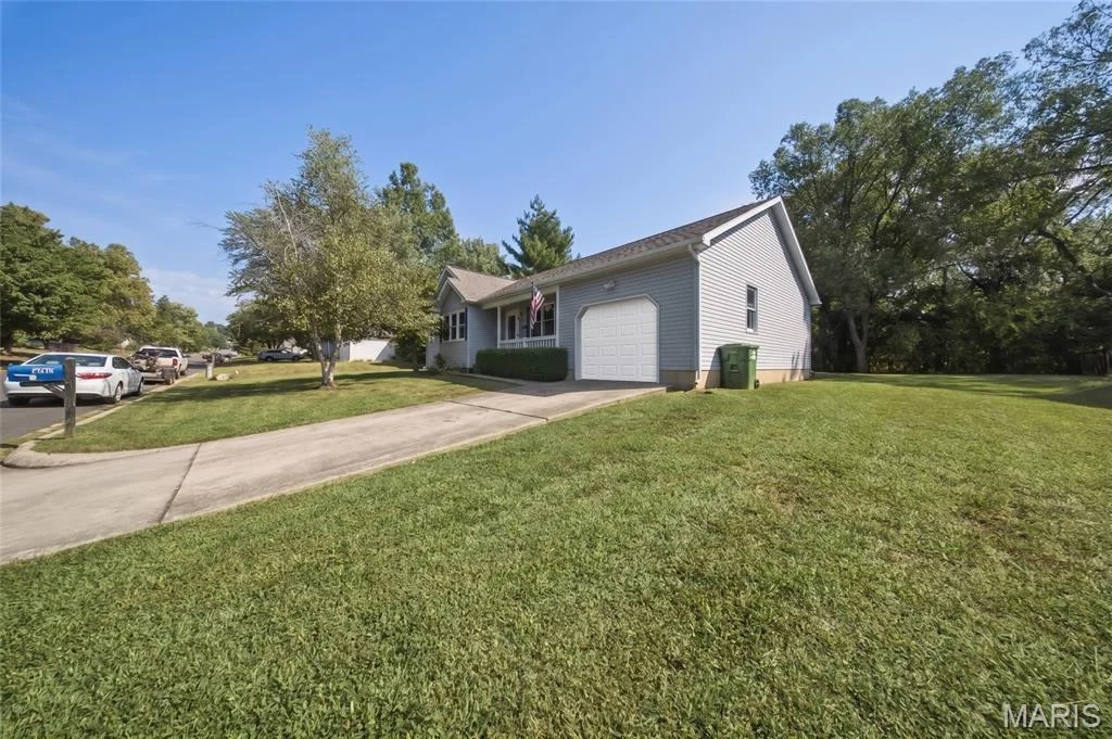 Photo of 300 Greentree Road
