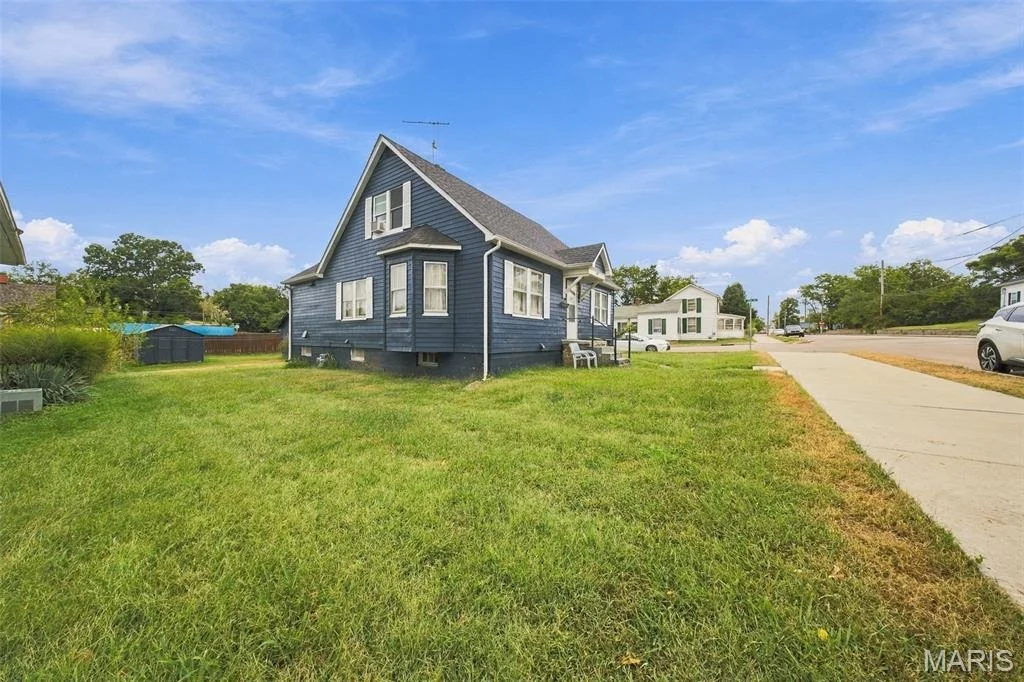 Photo of 109 N Oak Street