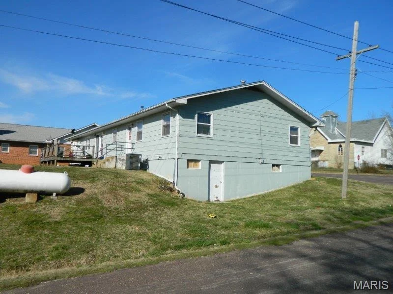 Photo of 123 E 3rd Street