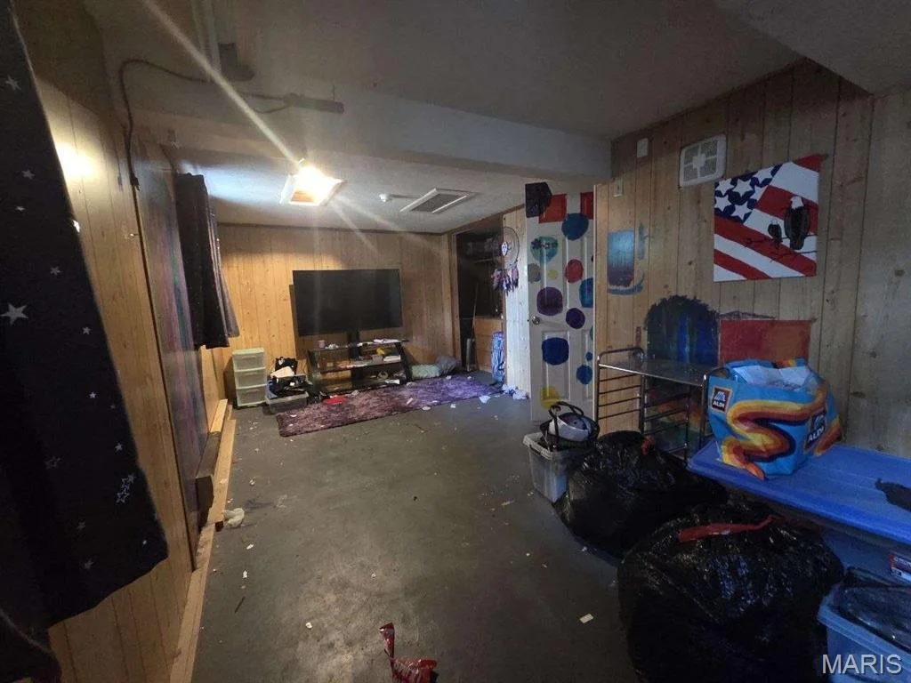 Photo of 25881 Sutherland Lane