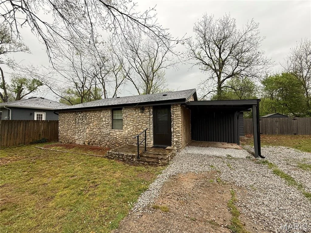 Photo of 3053 W Grand