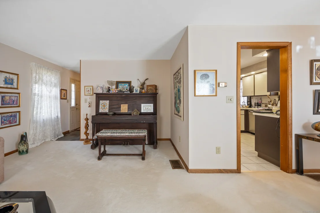Photo of 325 Oak Drive