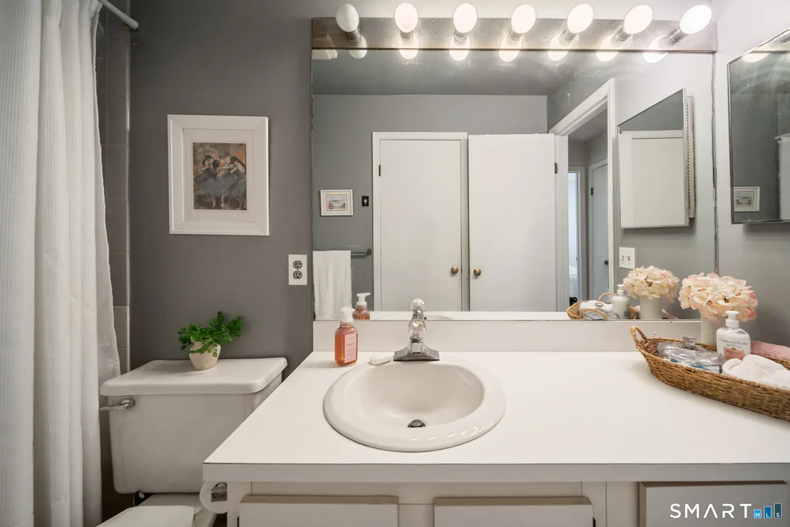 Photo of Unit 13C at 925 Oronoke Road