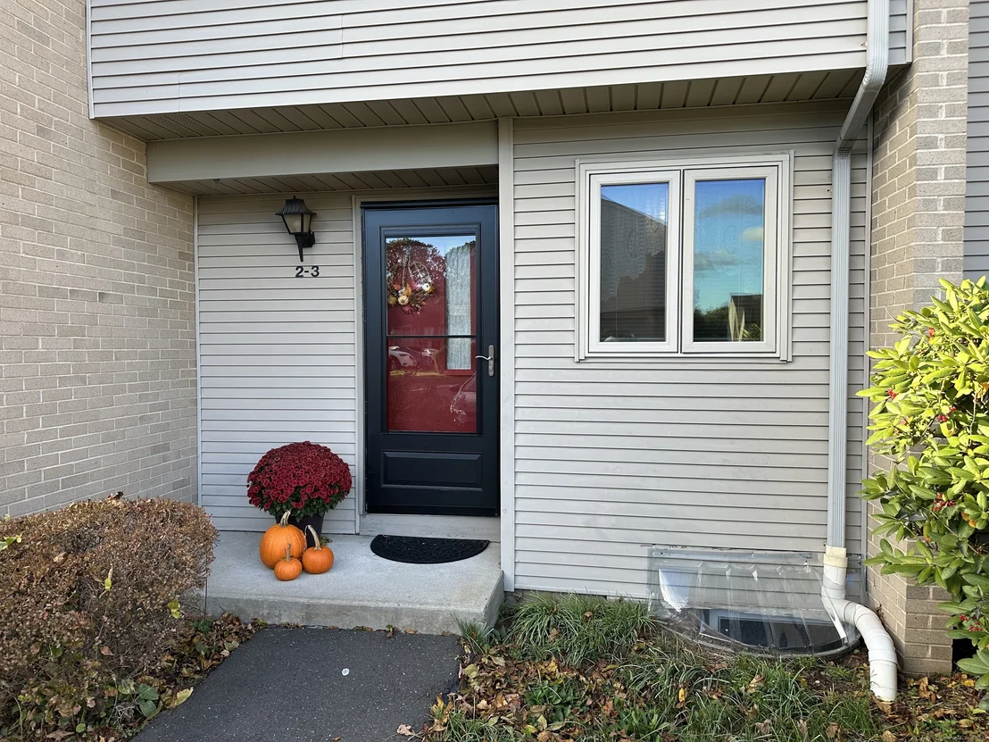 Photo of Unit APT23 at 827 Oronoke Road