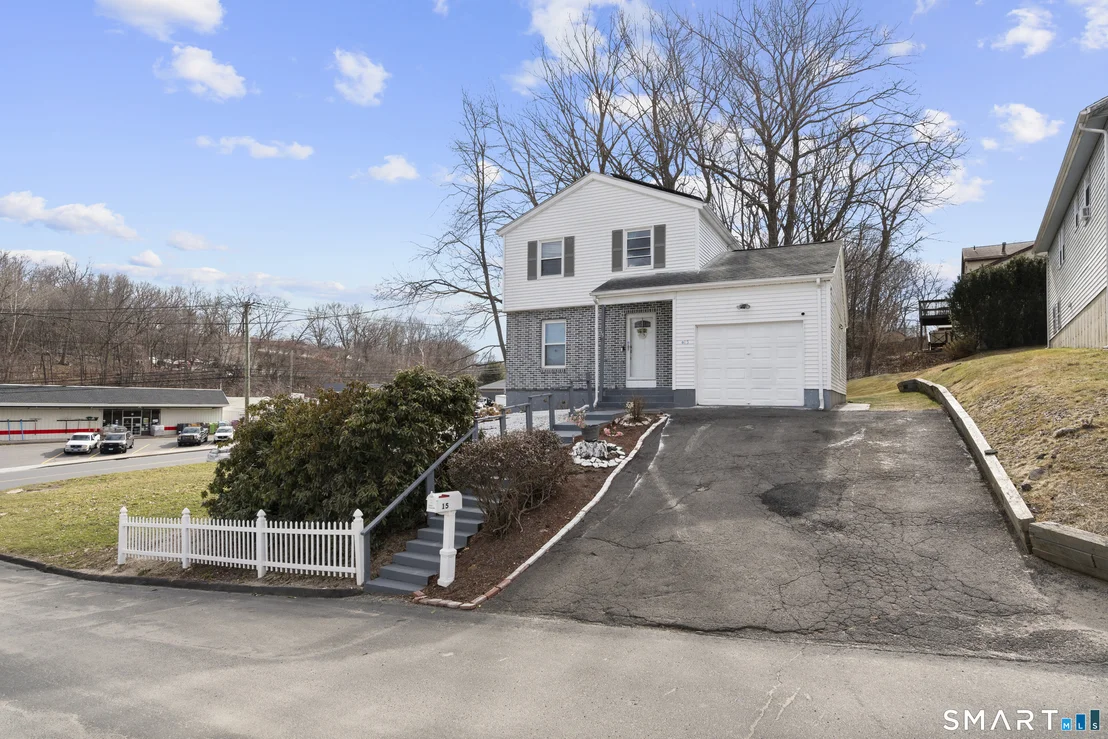 Photo of 15 Kenneth Circle