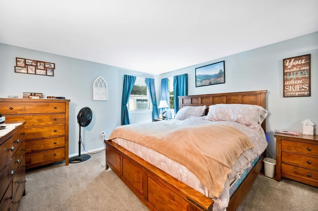 Photo of 100 Fieldstone Lane
