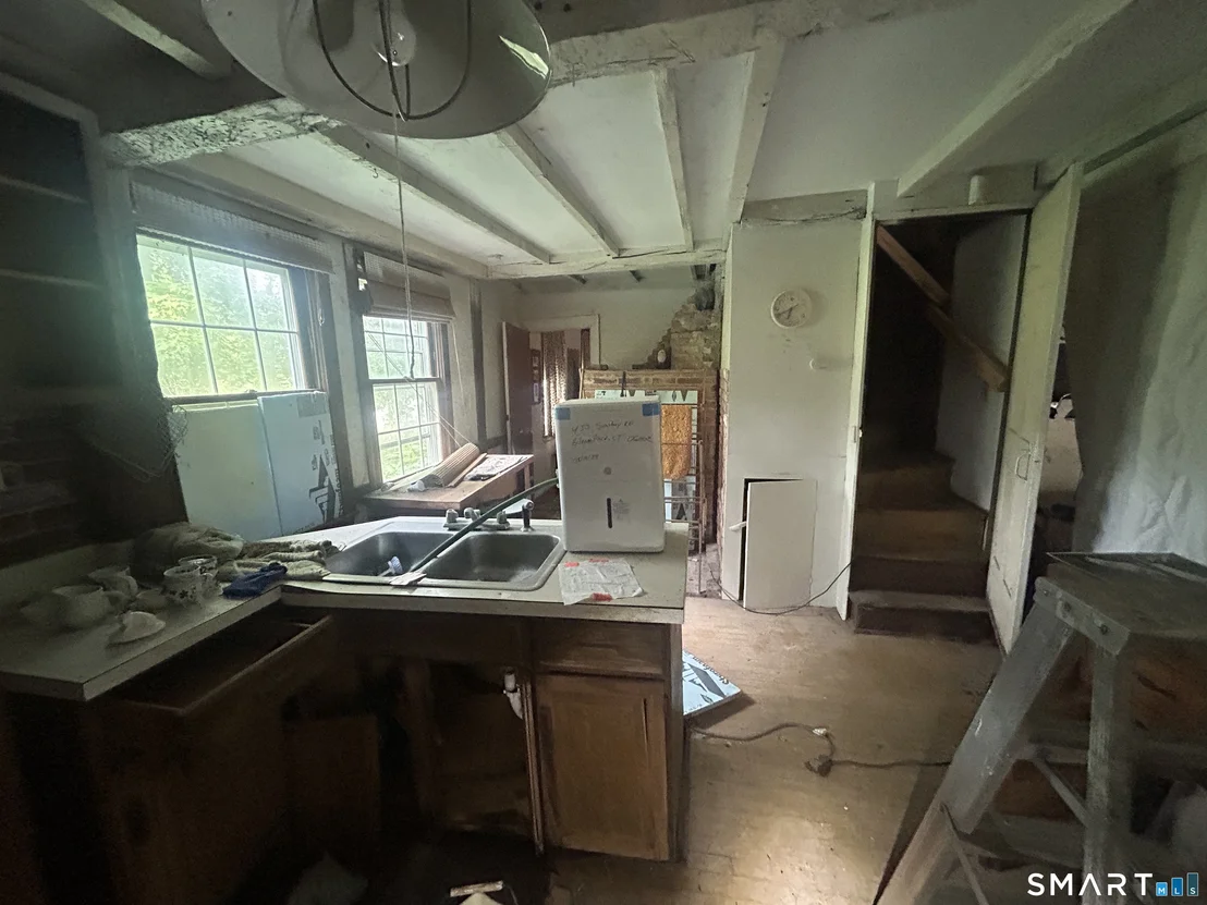 Photo of 433 Simsbury Road