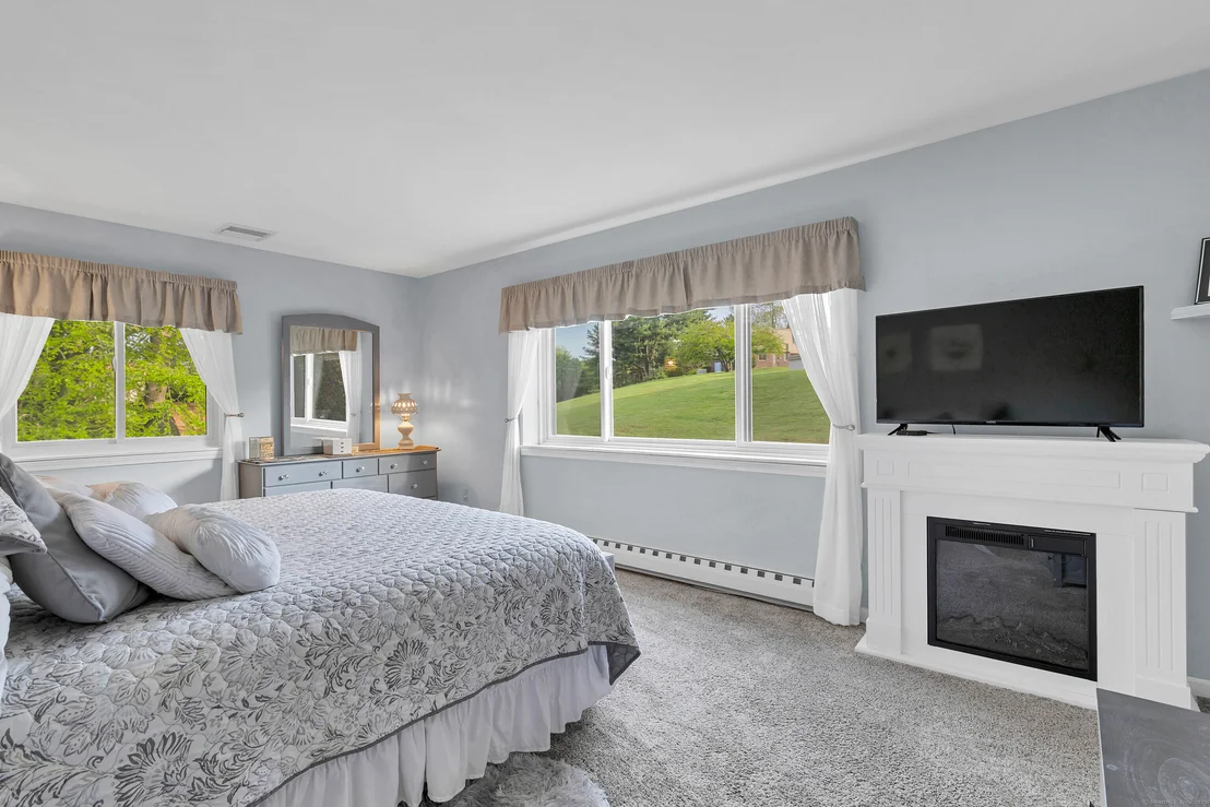 Photo of Unit APT9B at 91 Riverview Road