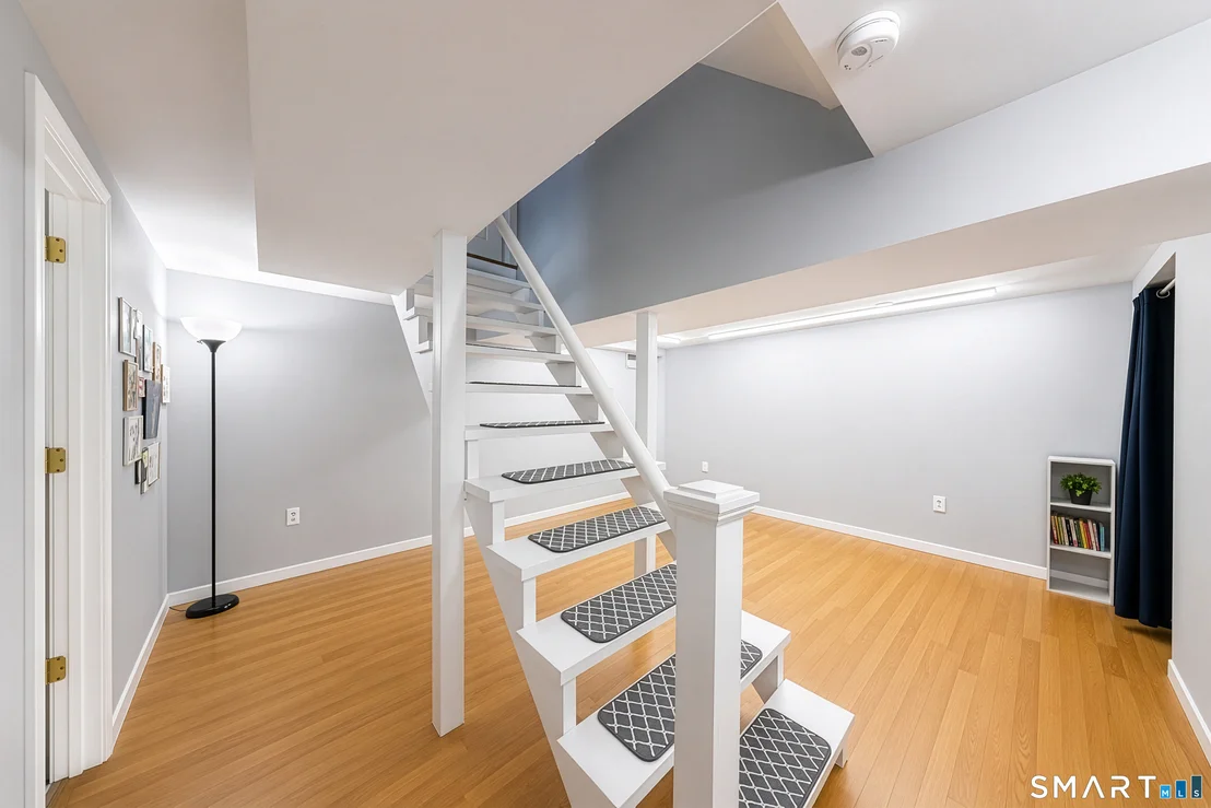 Photo of 1710 Stratfield Road