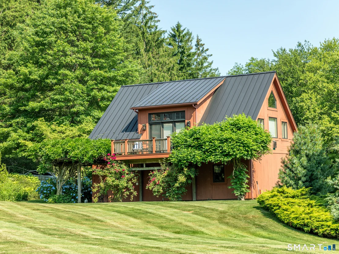 Photo of 35 Schoolhouse Road