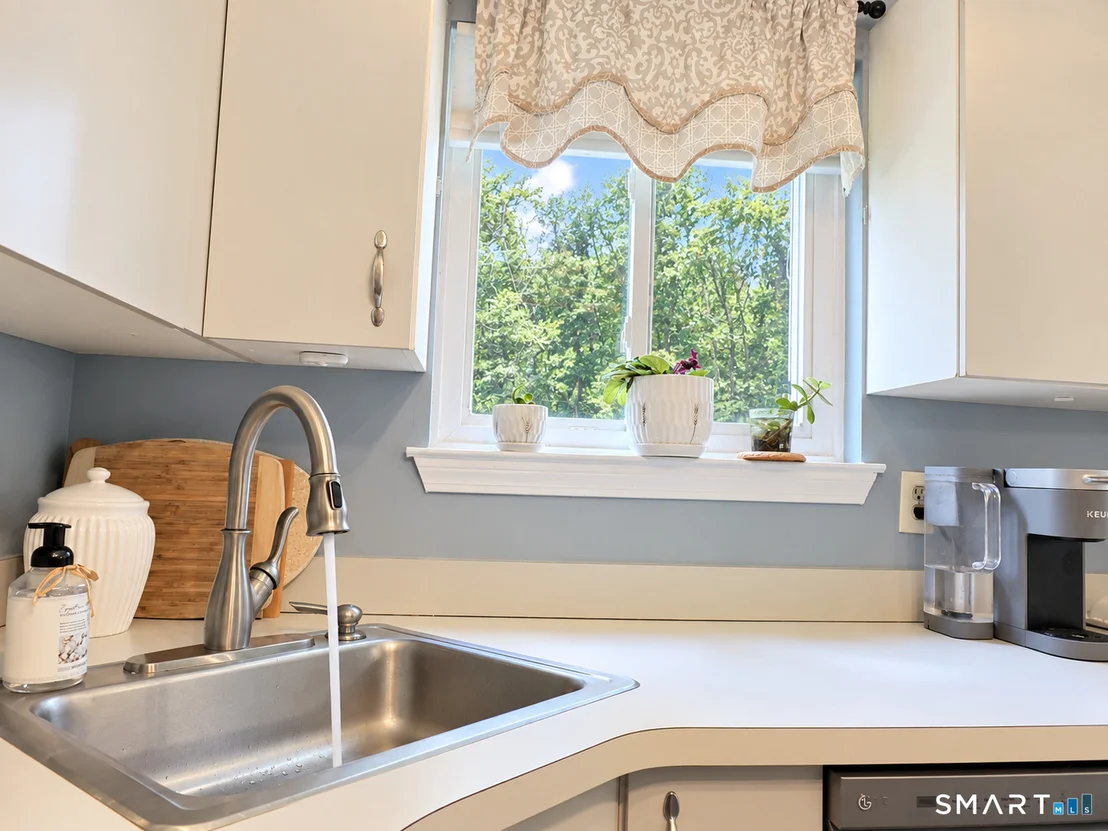 Photo of Unit 34J at 925 Oronoke Road