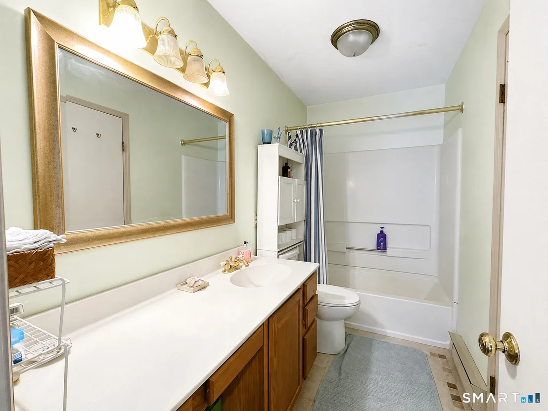 Photo of Unit 13J at 925 Oronoke Road