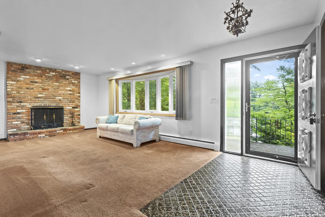 Photo of 1071 King Road