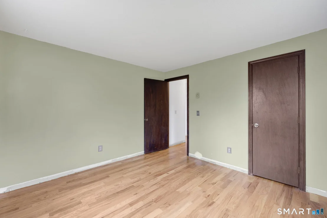 Photo of 1091 Flanders Road