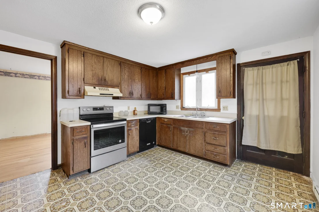 Photo of 1091 Flanders Road