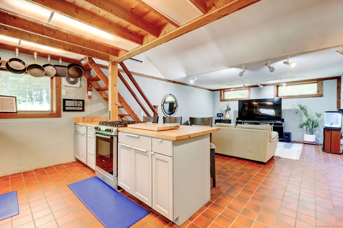 Photo of 76 Davis Road