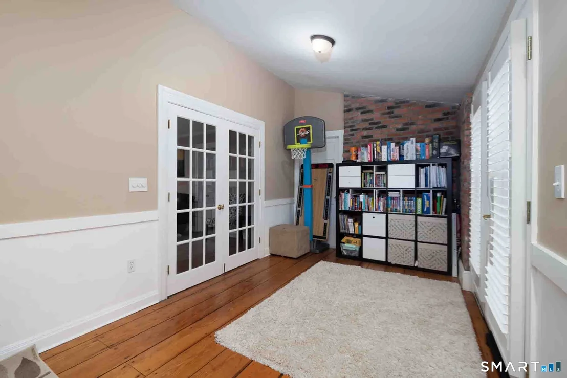 Photo of 140 Round Hill Road