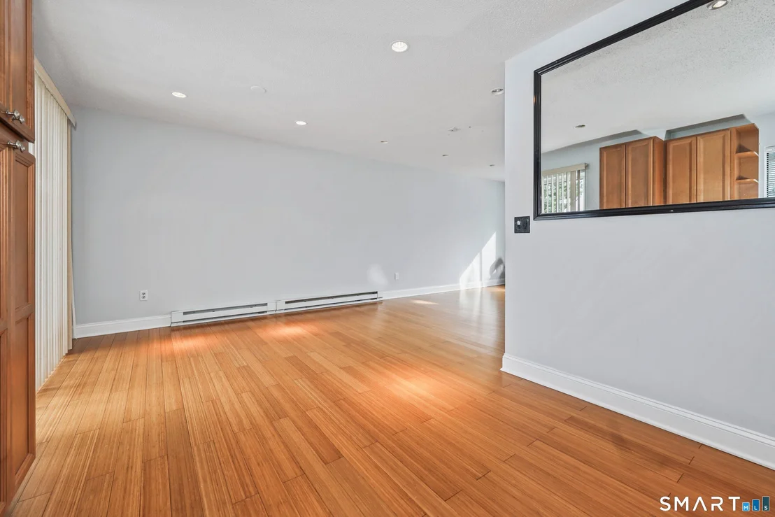 Photo of Unit 11D at 925 Oronoke Road