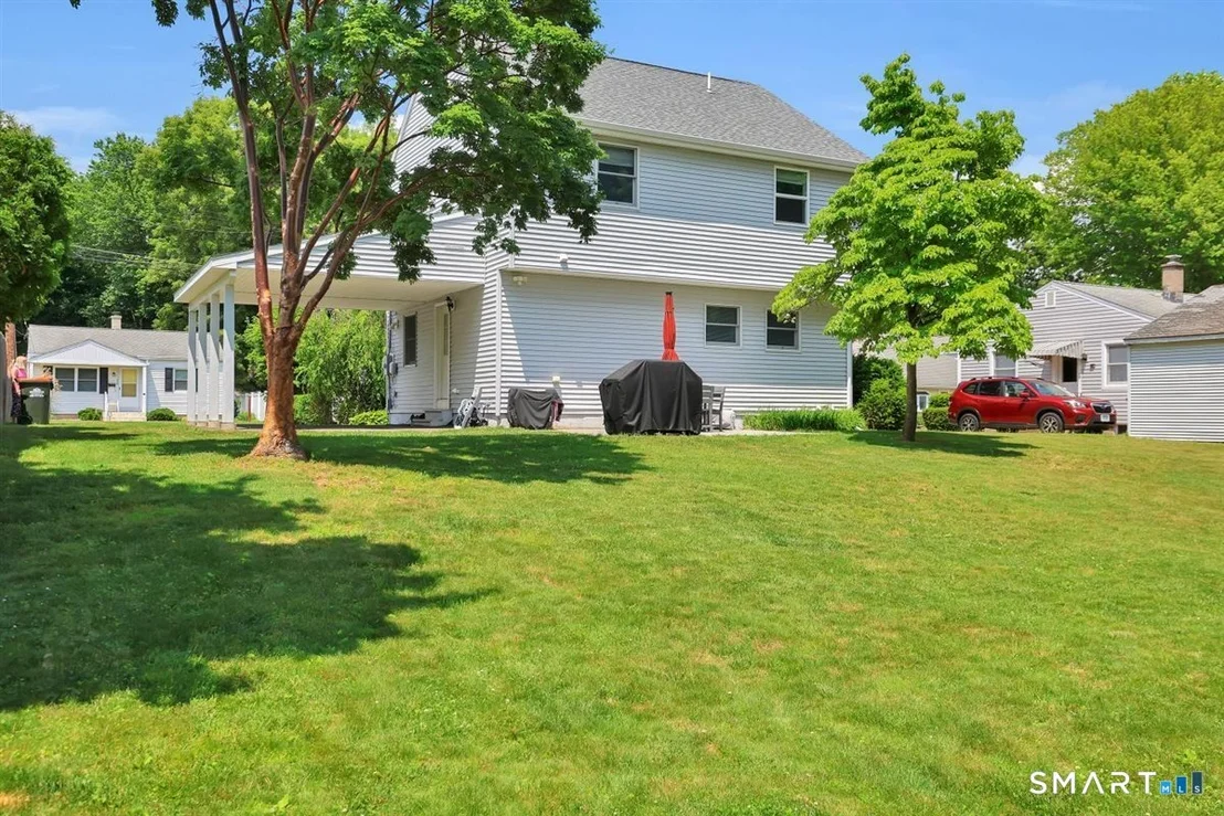 Photo of 30 Quaker Lane