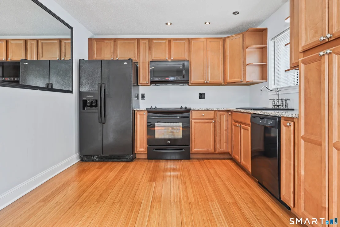 Photo of Unit 11D at 925 Oronoke Road
