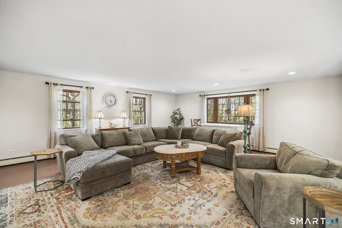 Photo of 1169 Flanders Road