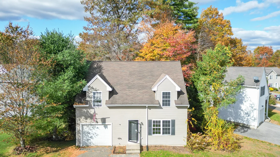 Photo of 225 White Oak Way
