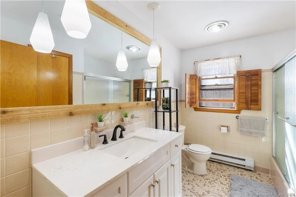 Photo of 498 Scott Road