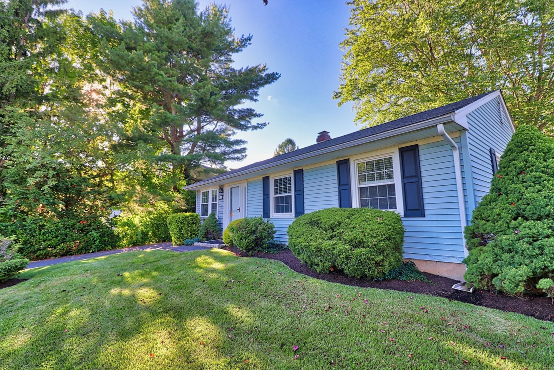 Photo of 10 Fox Run Road