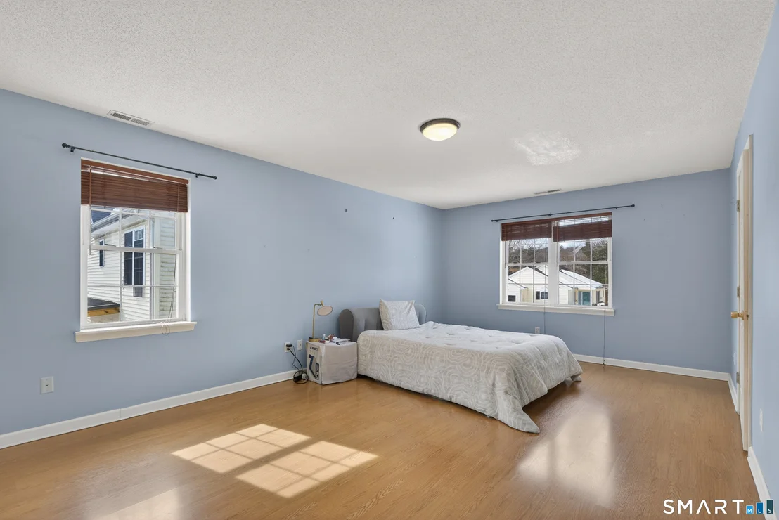 Photo of 230 White Oak Way