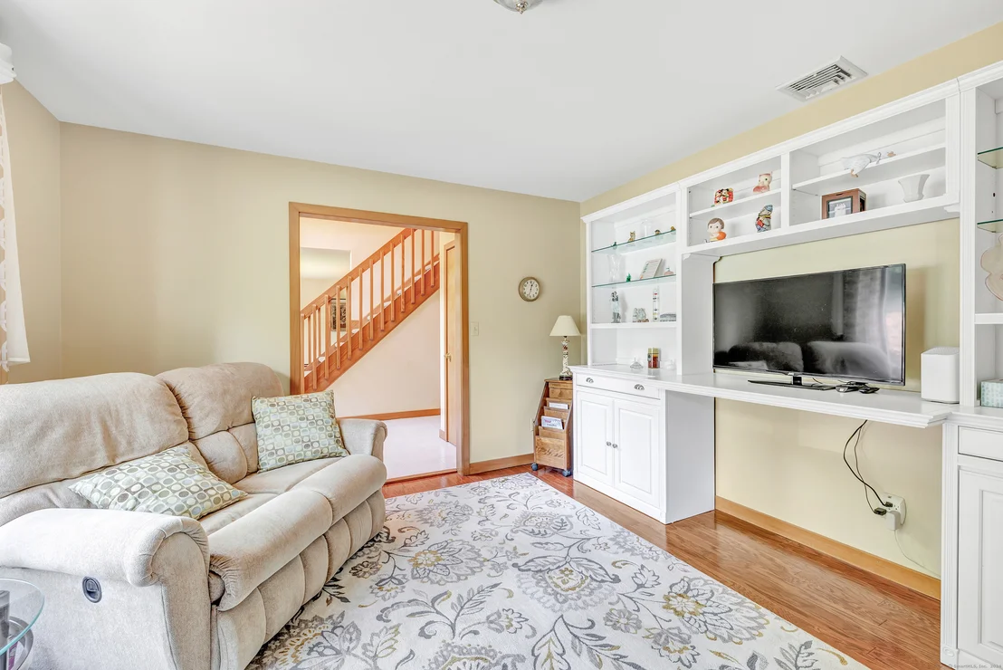 Photo of 26 Rolling Brook Lane