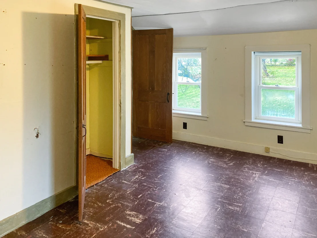 Photo of 908 Trumbull Highway