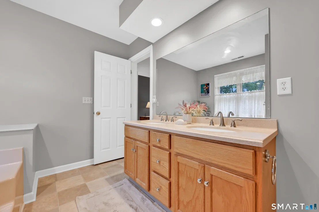 Photo of 107 Robin Drive