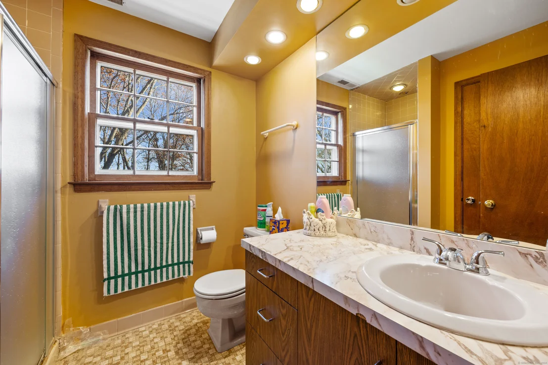 Photo of 325 Oak Drive